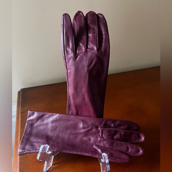 Italian Leather Slim Fit Gauntlet Length Elegant Burgundy Gloves. Size 7 - Picture 5 of 9